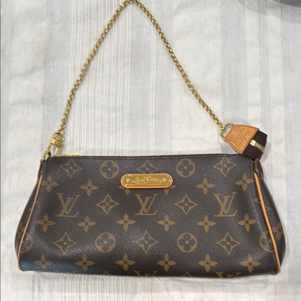 Louis Vuitton Eva Monogram Clutch